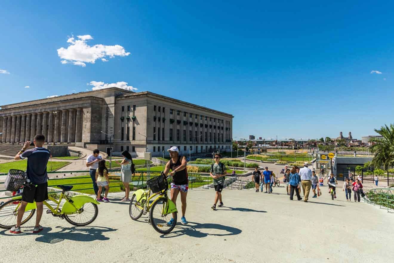 A group of people on bikes in front of a building in Buenos Aires