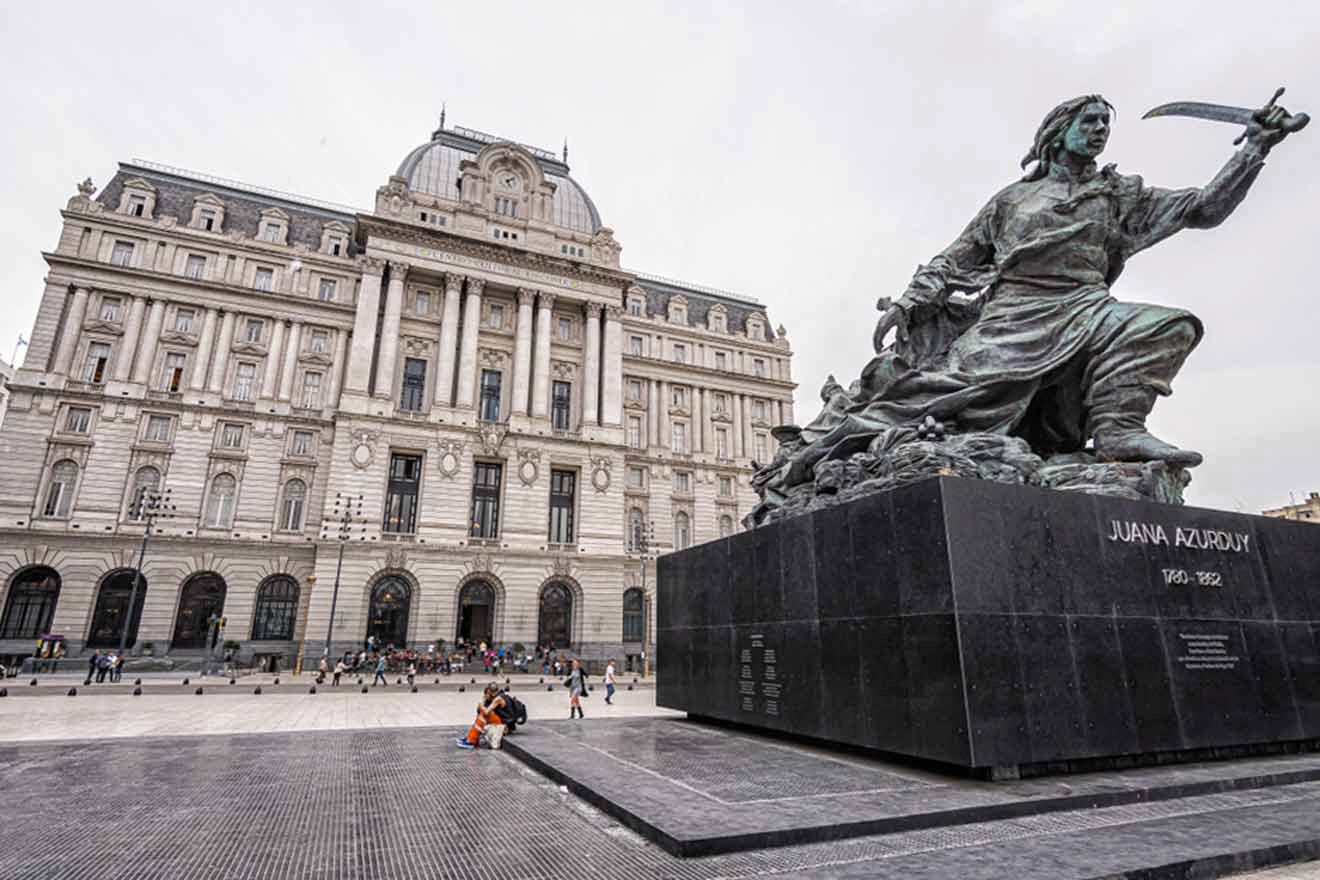 A statue of a man with a sword in front of a building in Centro Cultural Kirchner