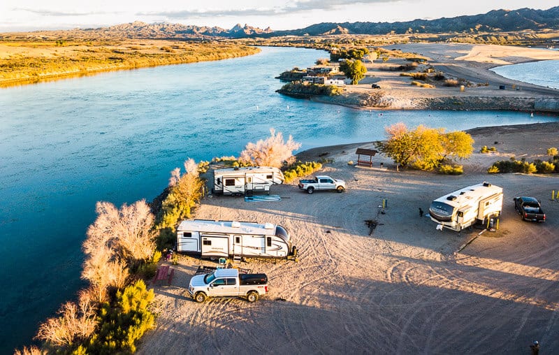 rvs beside river at Pirate Cove Resort Needles California (2)